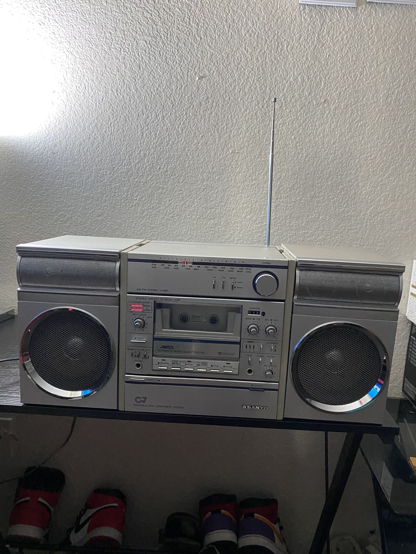 SANYO VINTAGE RADIO YEAR 1981