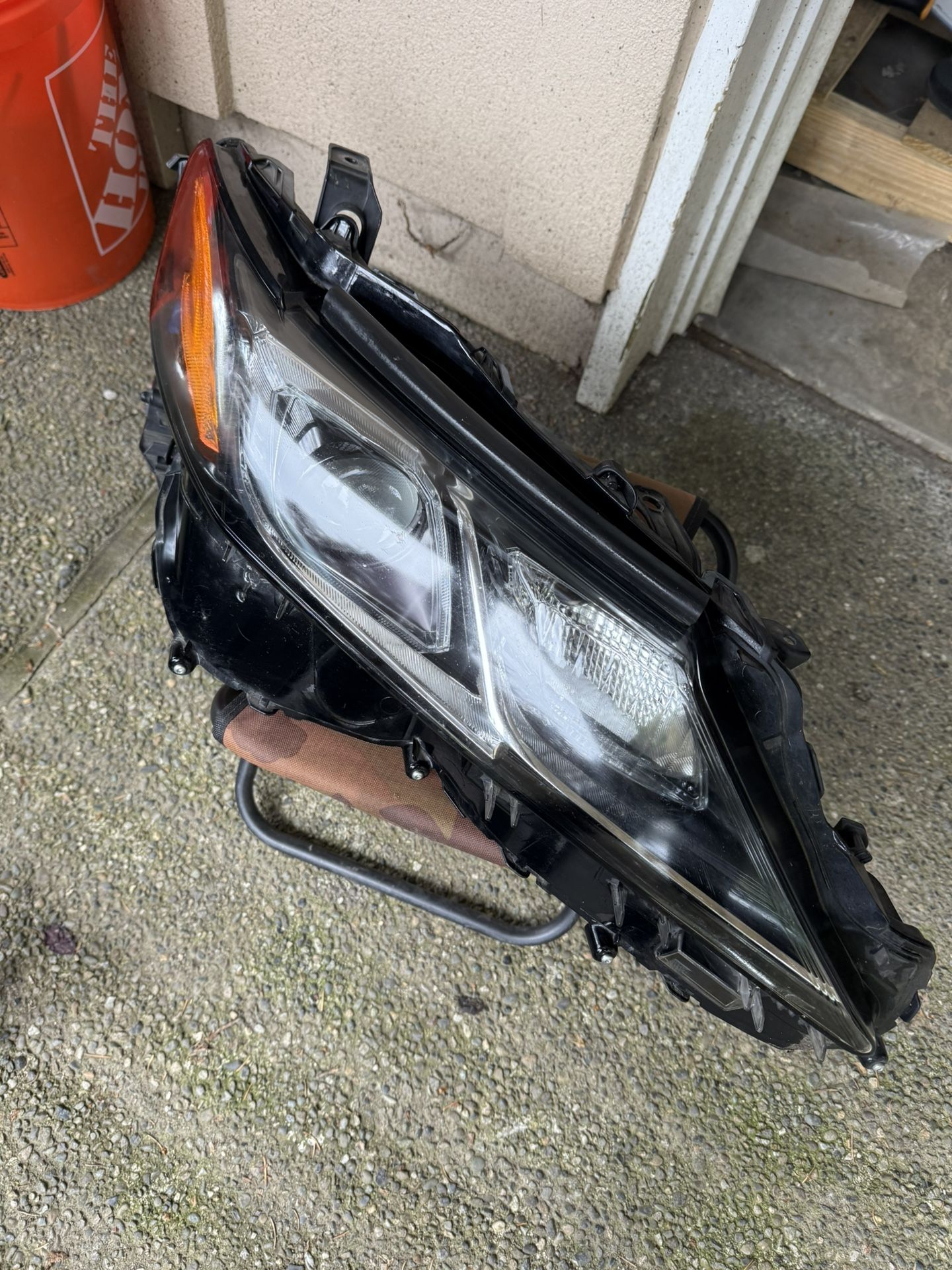 OEM Toyota Camry SE 2020 Headlight (passenger Side)
