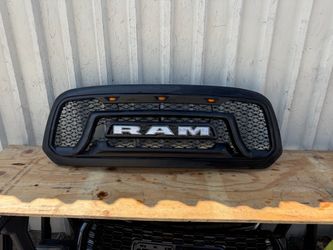 Dodge ram 2009 2010 2011 2012 2013 2014-2015-2016-2017-2018  front bumper Grille grill used