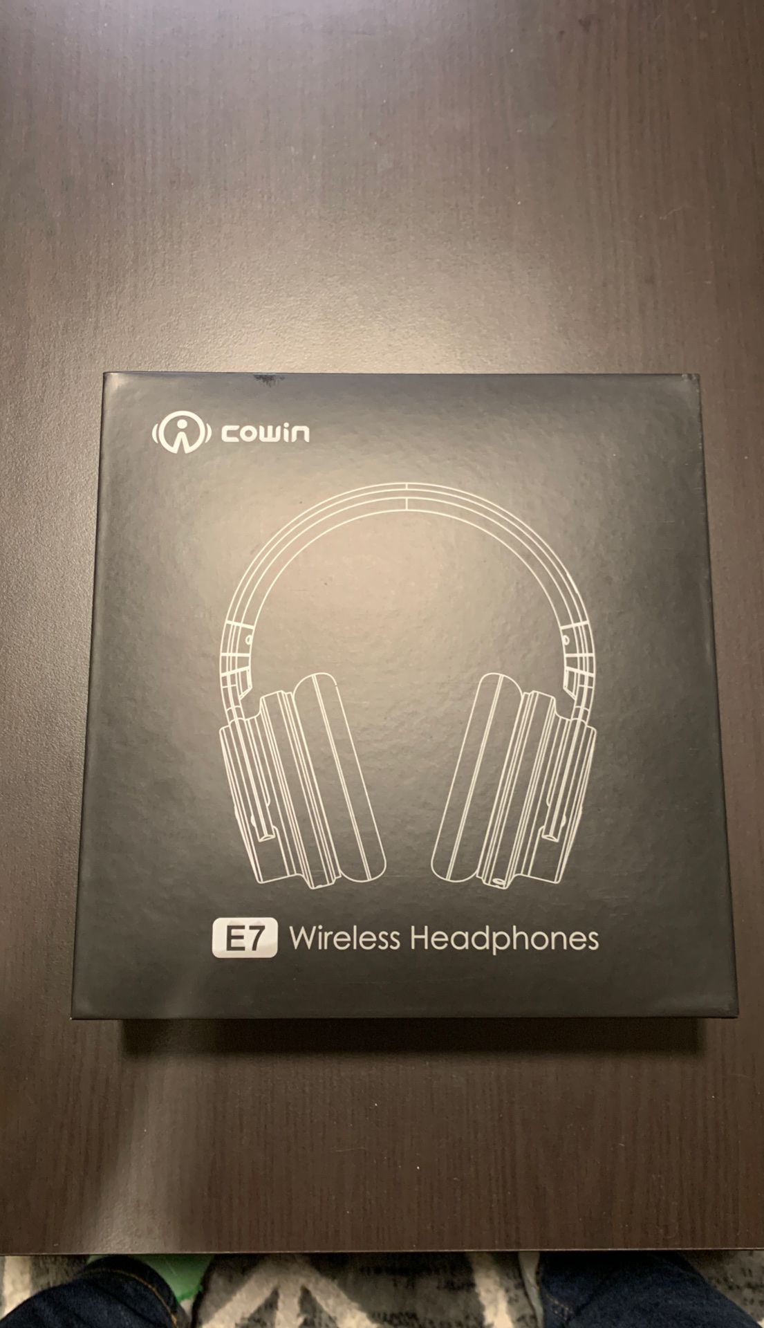 NEW Wireless Headphones w/ Mic
