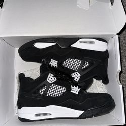 Jordan 4 White Thunders