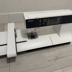 PFAFF Creative 3.0 Sewing & Embroidery Machine
