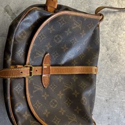 Louis Vuitton Saumer 30 Handbag 