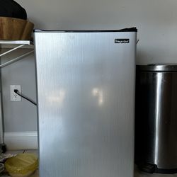 Magic Chef 4.5 cu. ft. Mini Fridge