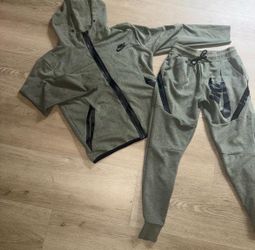 Nike tech olive green