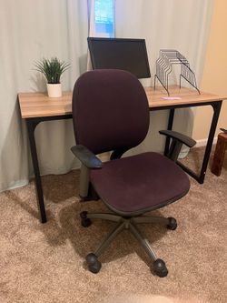 Rolling Swivel Office Chair