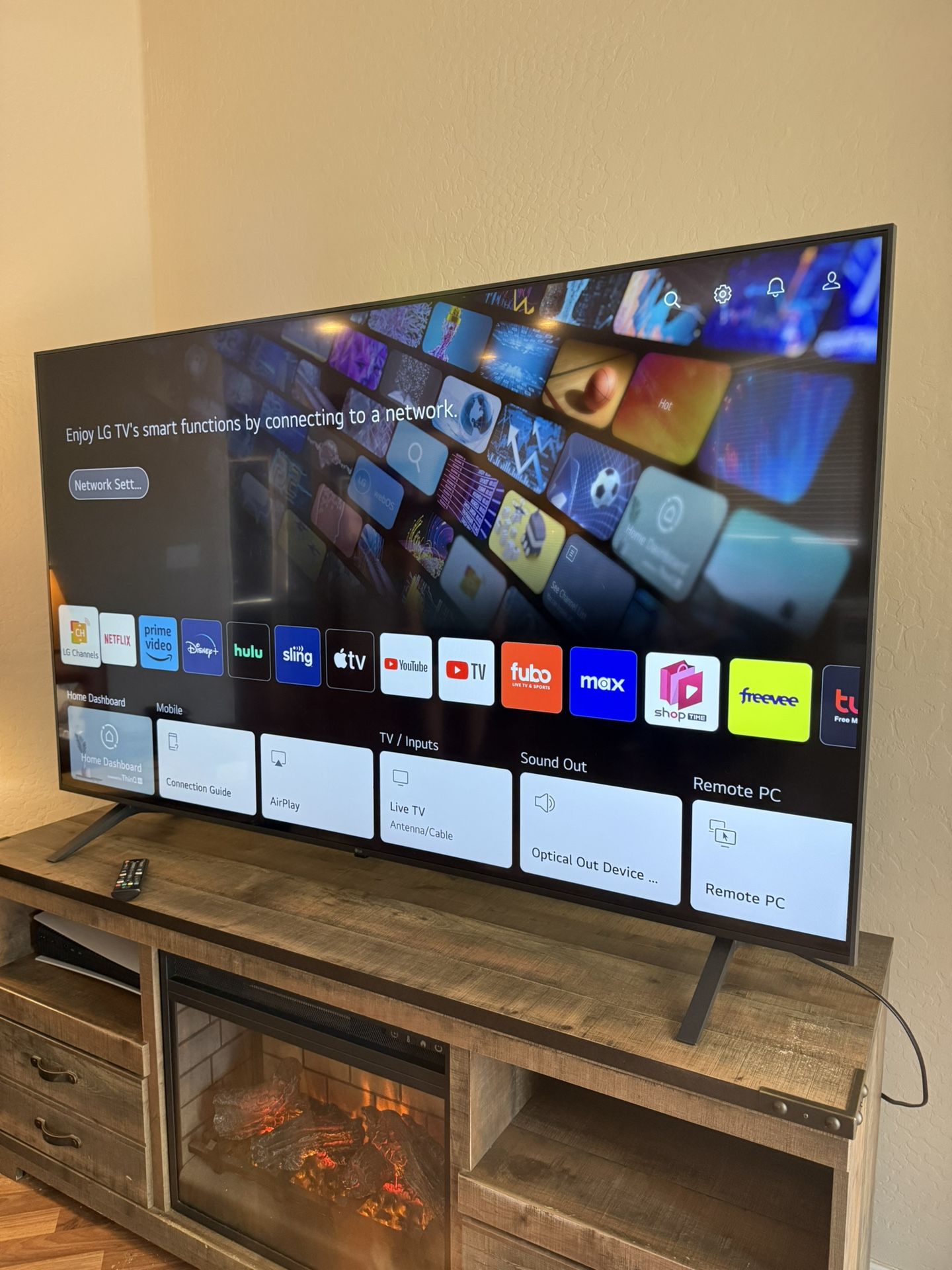 70” L/G Smart TV UHD HDR 4k! Excellent Picture!!