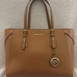 Michael Kors Voyager Medium Tote
