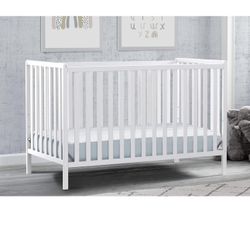 Crib With Mattress & 4 Sheets