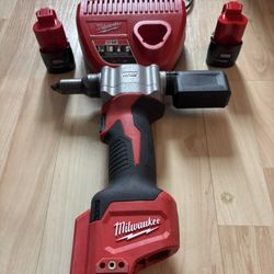 Milwaukee M12 Rivet Tool