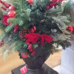 Pre-lit Christmas arrangement 