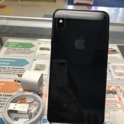 Factory unlocked iPhone x 64 gb, excellent conditions store warranty 