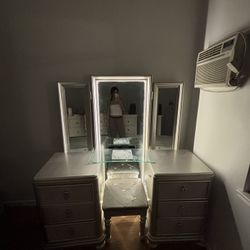 Vanity Mirror Set (NEGOTIABLE)