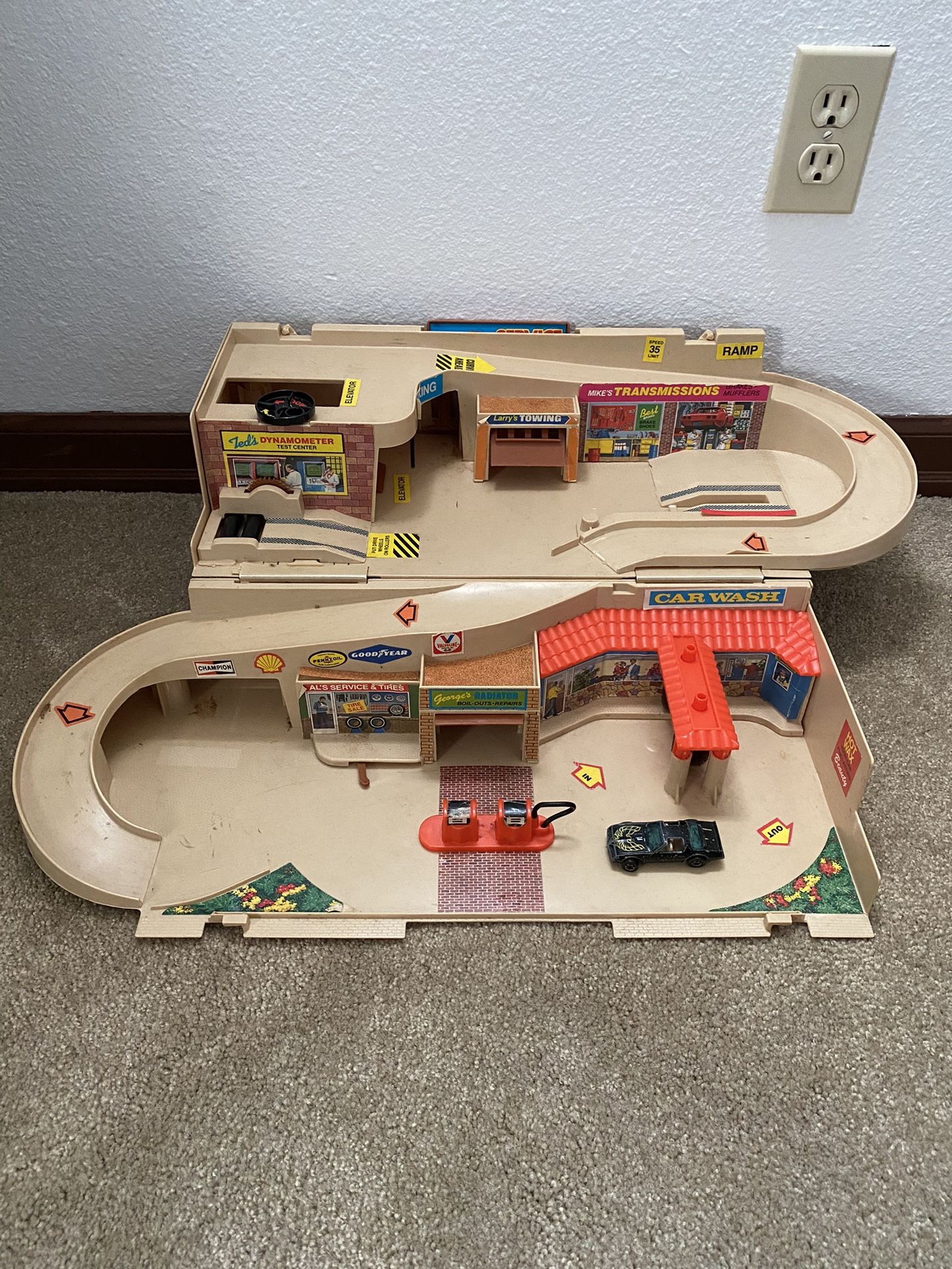 Vintage 1979 Hot Wheels Service Center Playset Sto And Go With Original Car Rare And Hard To Find