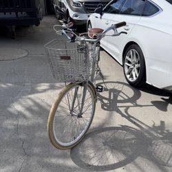Comfort Cruiser Bike with Basket — Great Condition 