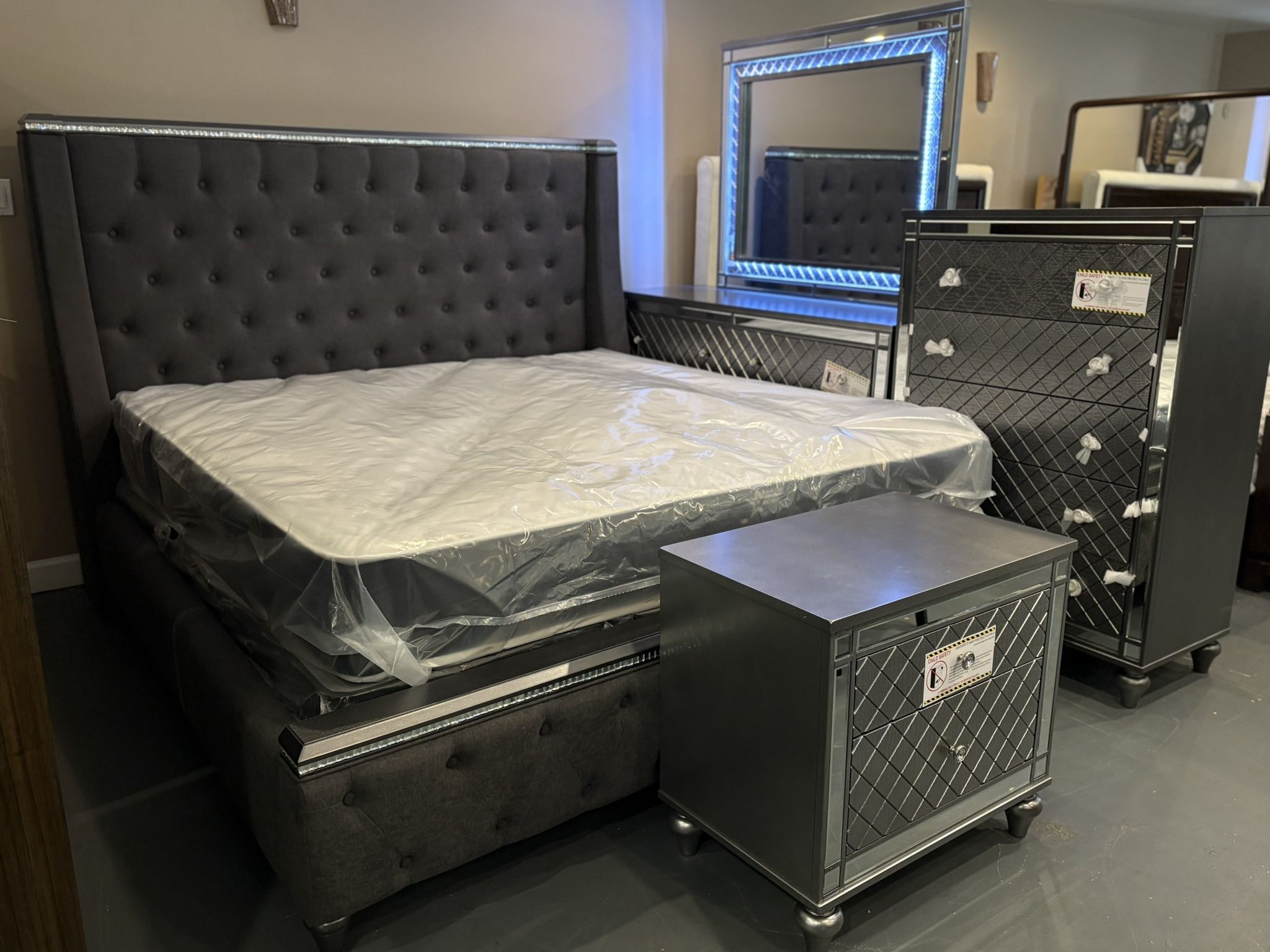 New King Size Bedroom Set