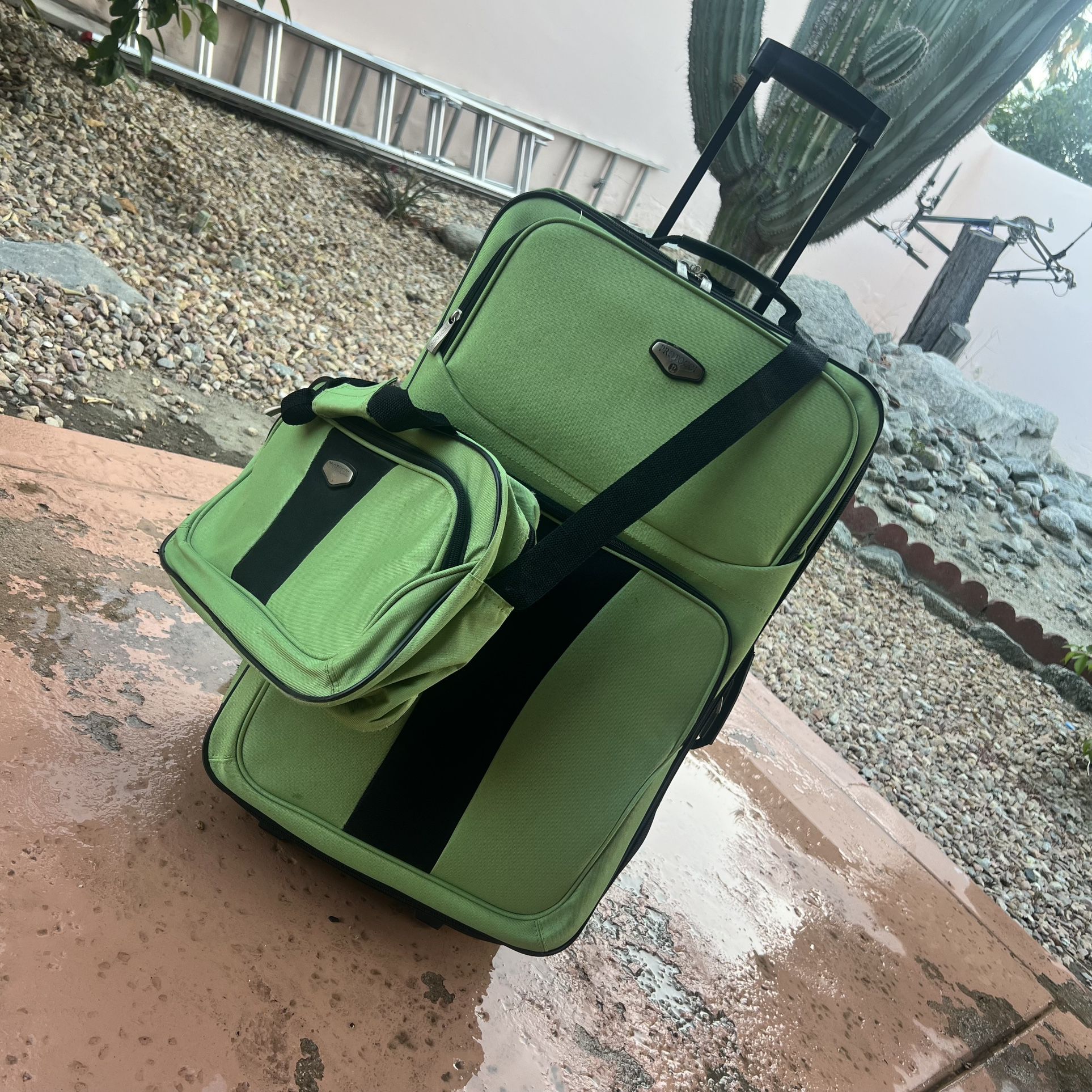 26” Wheeled Suitcase With Matching Tote Bag