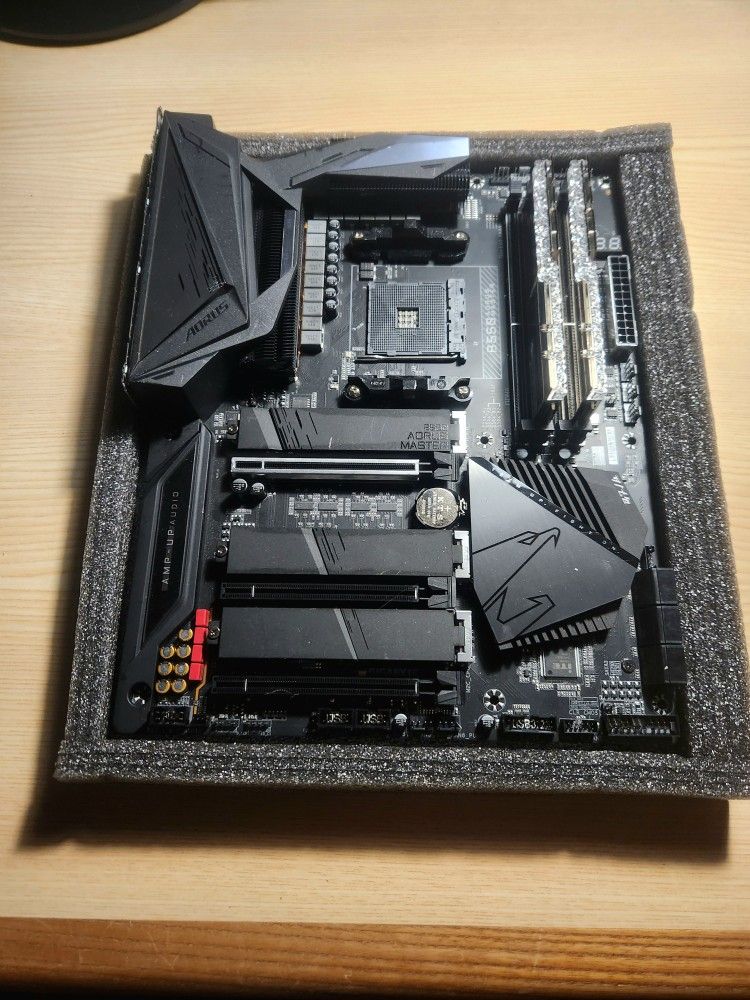 Gigabyte B550 Master + Ram Combo