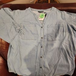 Women's Light Blue Chambray Button-Down Top