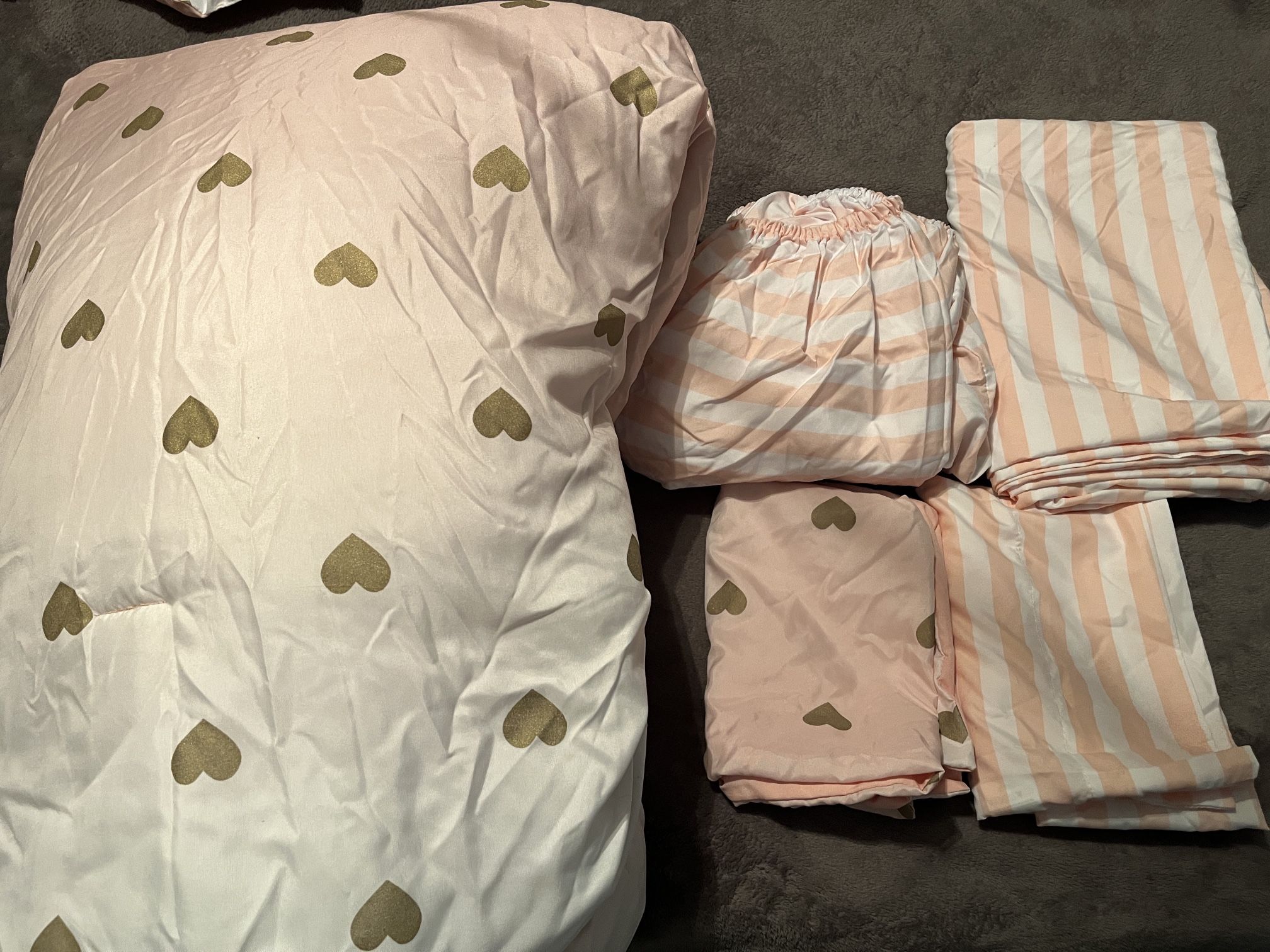 Twin 5 Piece Wink Deer Bed Set Pink /Gold Heart