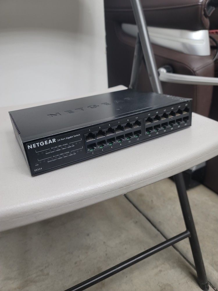 NETGEAR 24-Port Gigabit Ethernet Unmanaged Essentials Switch (GS324)