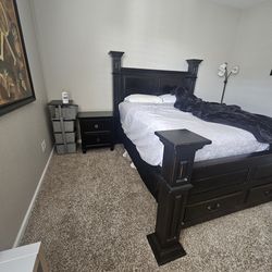 QUEEN Bedroom set. $400 OBO