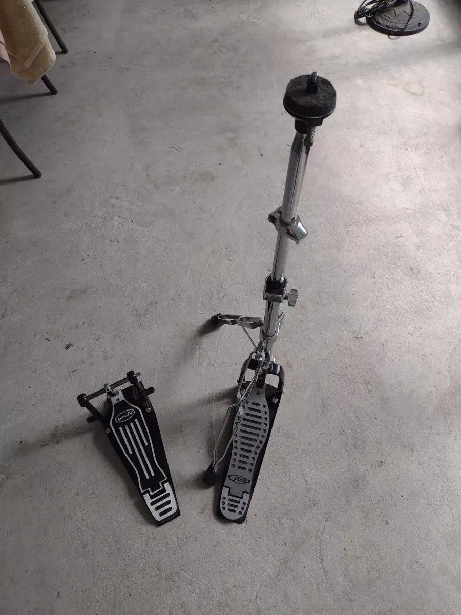 Lot Of 2 Pacific & pdp Kick Pedals For Drums