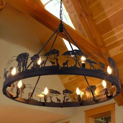 38-Inch Black Rustic Western Wheel Chandelier, Black Forest Wagon Wheel Chandelier, Vintage Black Metal Wildlife Design for Living Room, Dining Room, 