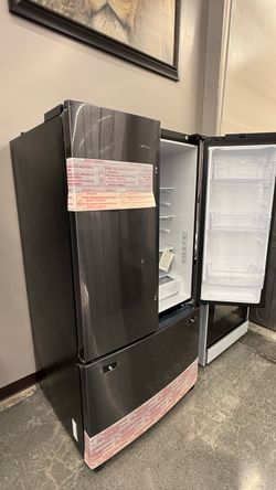 SAMSUNG REFRIGERATOR