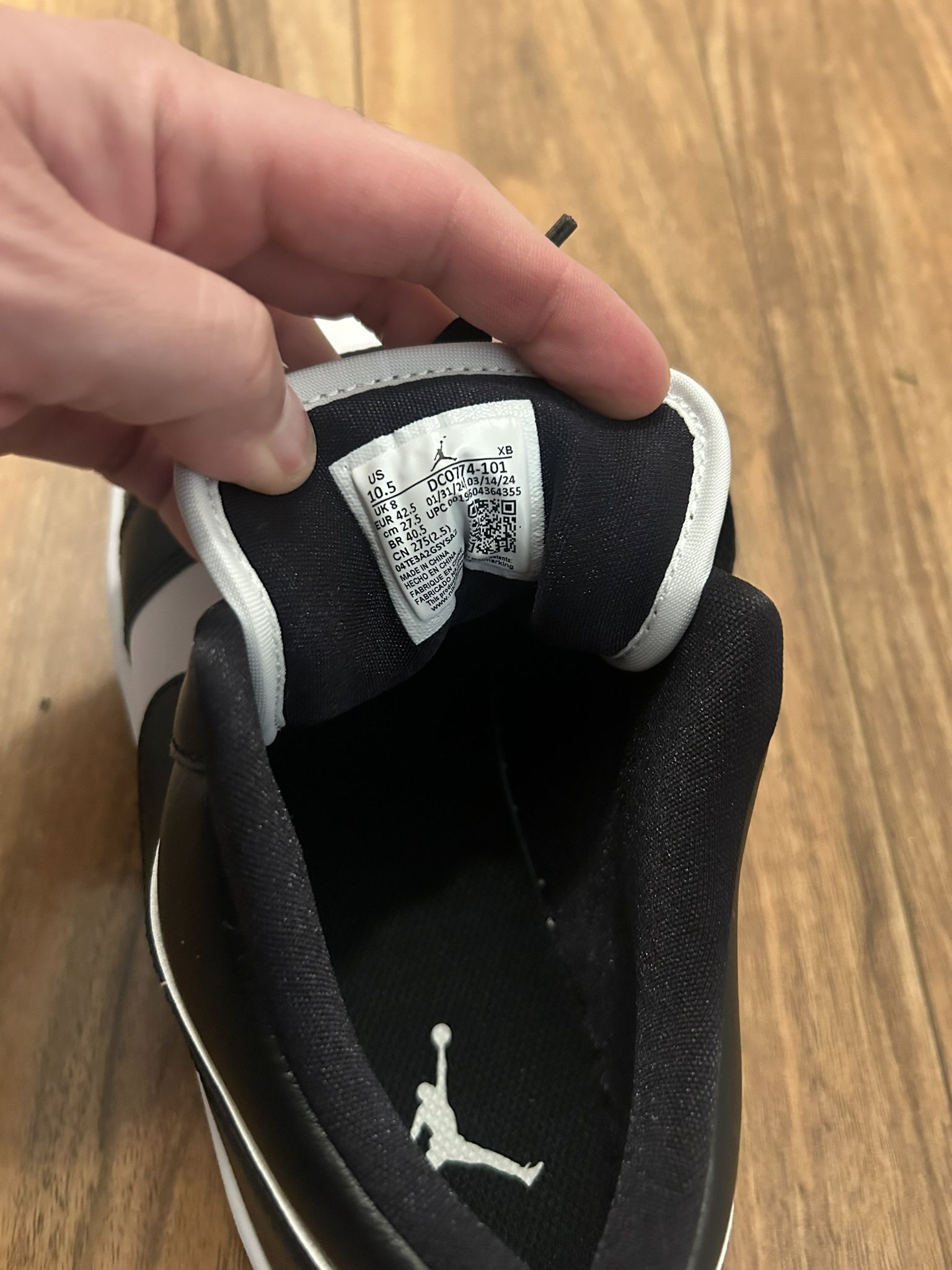Jordan 1 Low Orcas Black/White Size 10.5