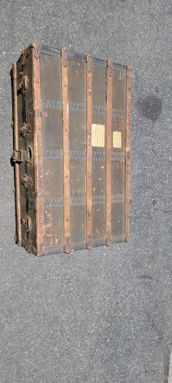 "Steamer Trunk" Vintage Collectible