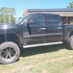 Chevy Silberado 2011 6.2 240mil Millas