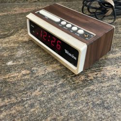 Vintage Westclox Digital Alarm Clock Woodgrain Cream Model 22649 Drowse Button