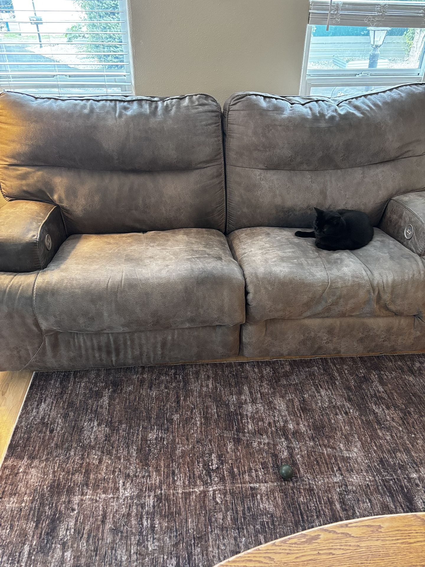  Brushed Leather Electric Recliner Couch *FREE*