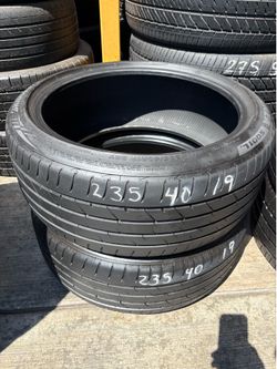 235/40r19 Two Bridgestone Tires In Great Shape