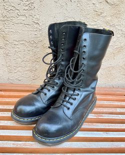 Dr. Martens Steel Toe sz. 9 boots 14-eye 1(contact info removed) airwair  punk skinhead suedehead style