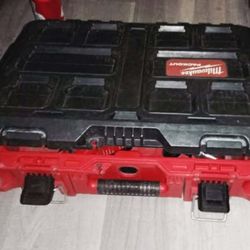 Milwaukee PACKOUT 22 in.
Medium Red Tool Box
