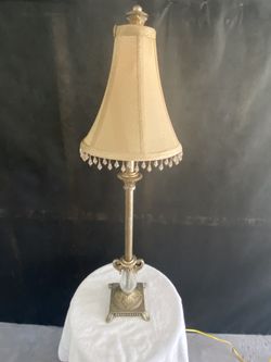 Beautiful Victorian Style Tall Tabletop Lamp w/Decorative Shade