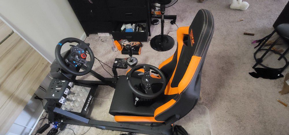 Fanatic VR Sim Racing Setup W/Cockpit