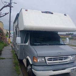 1999 Ford Chateaux