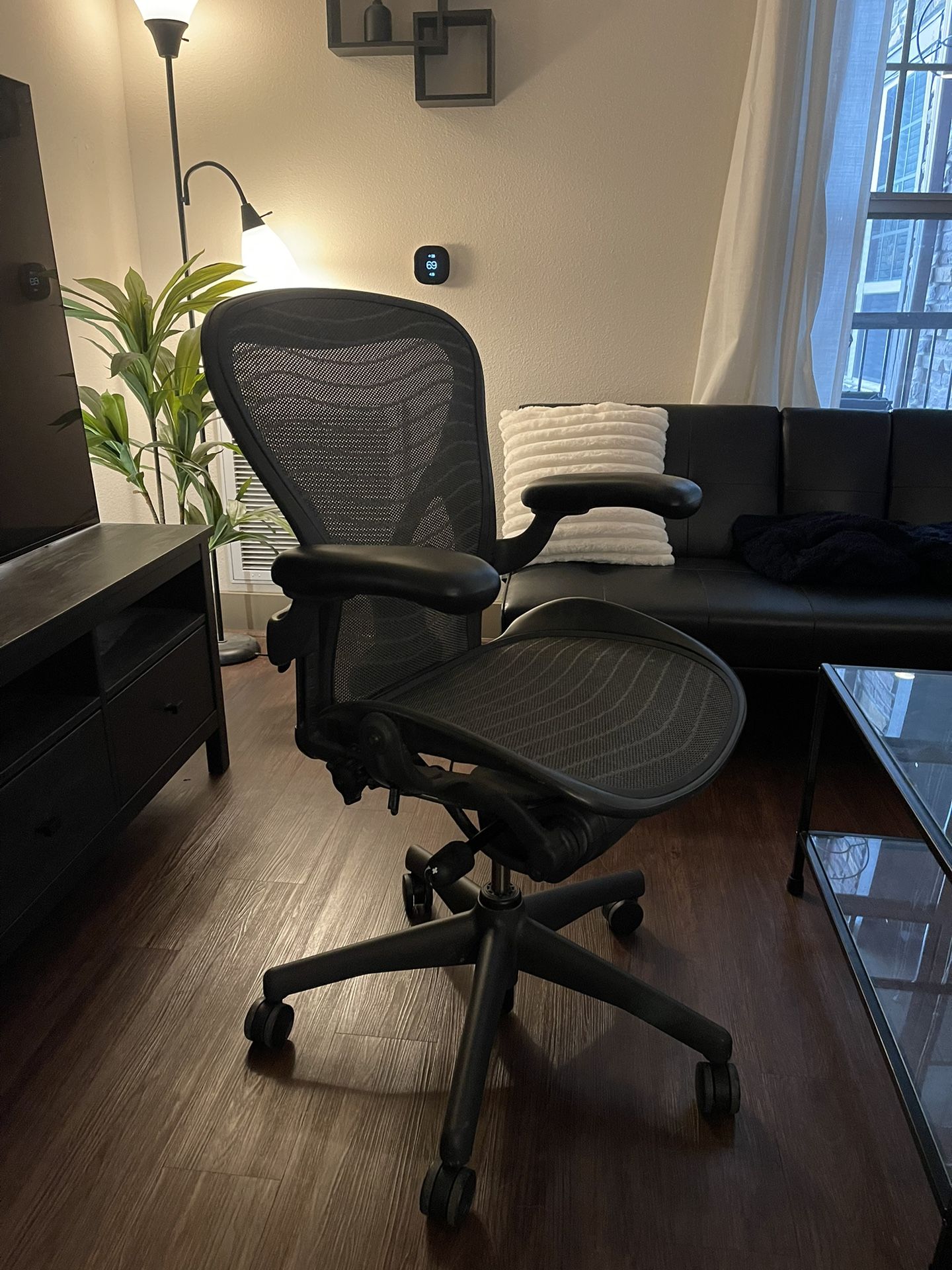 Herman Miller Aeron - Fully Loaded Office Chair 