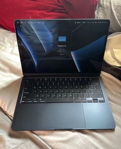 ‘25 MacBook Air Apple M4 16G 256GB 8 Core CPU