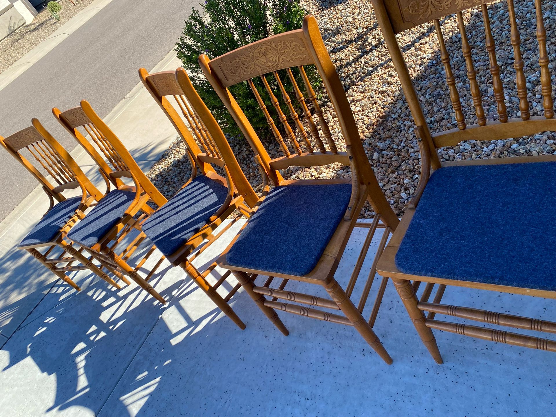 5 Antique Dining Room Chairs $20