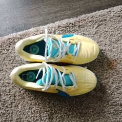 Nike Men's Giannis Size 8