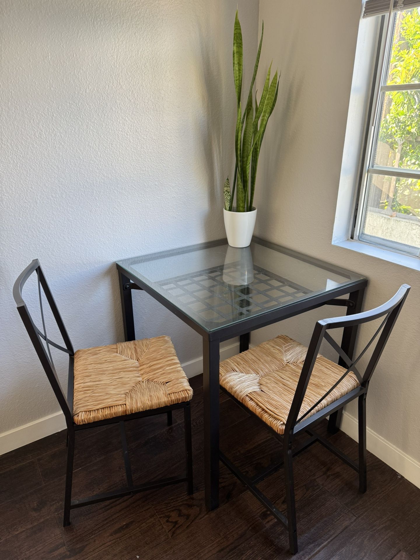 Dinning Table & Chairs