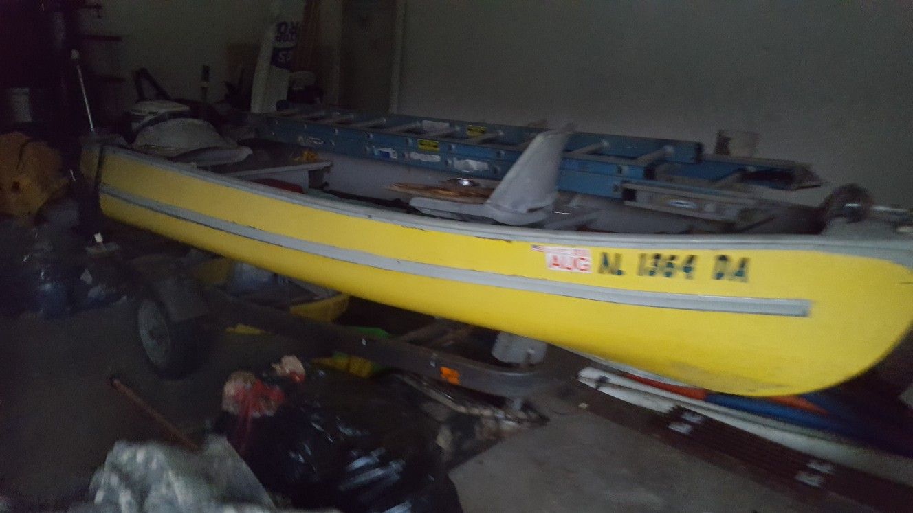 Photo 14 fiberglass fishing boat