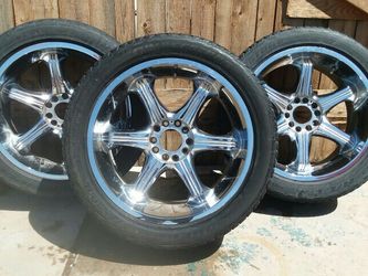 Three 22"universal rims with 285 45 22 tires