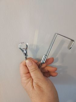 DECORATIVE OVER THE DOOR W- HOOK. (SEE ALL PICS) PICK ⛏️ UP ONLY