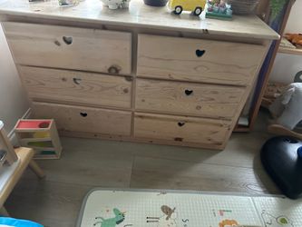 Little girls dresser