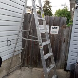 Gorilla Ladder 225 Lb Step Stool 